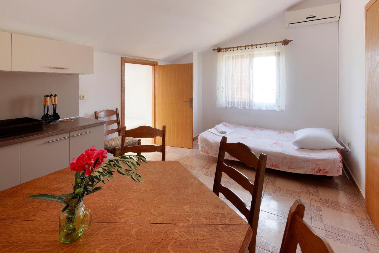 נובליה Apartments Dario מראה חיצוני תמונה