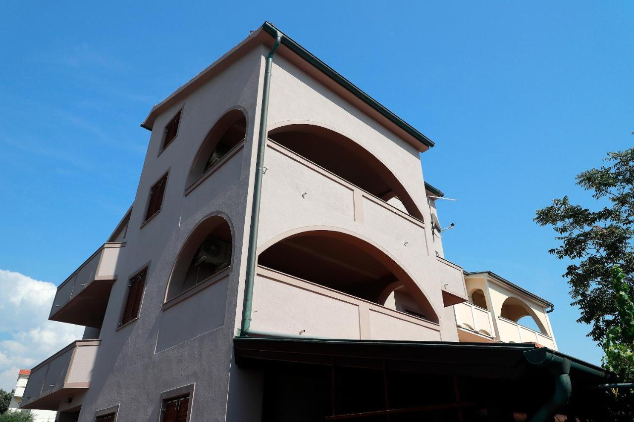 נובליה Apartments Dario מראה חיצוני תמונה